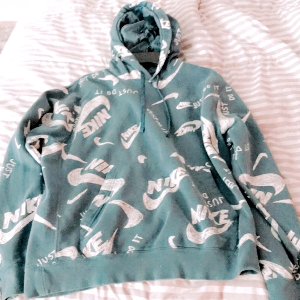 Blue Nike brand sweatshirt.Used once.